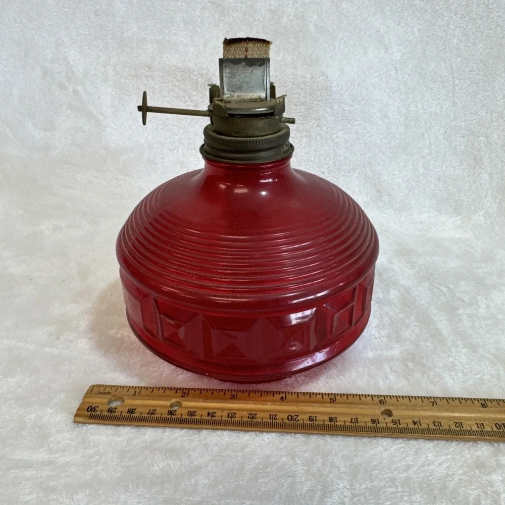 Vintage Red Glass Oil Lamp, Diamond & Ribbed Pattern, Kerosene Lantern‎
